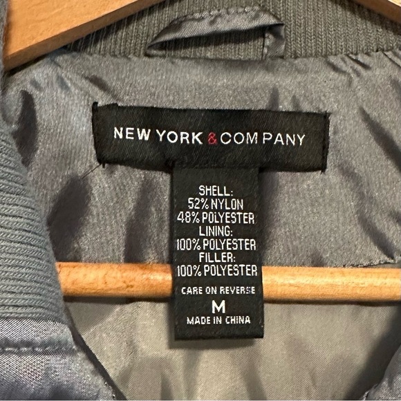 New York & Co Women's Metallic Gray Puffer Vest with Detachable Hood Size Medium - Picture 9 of 10